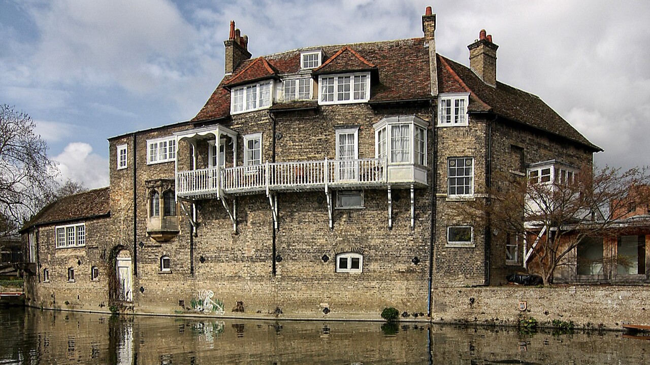 Darwin College college