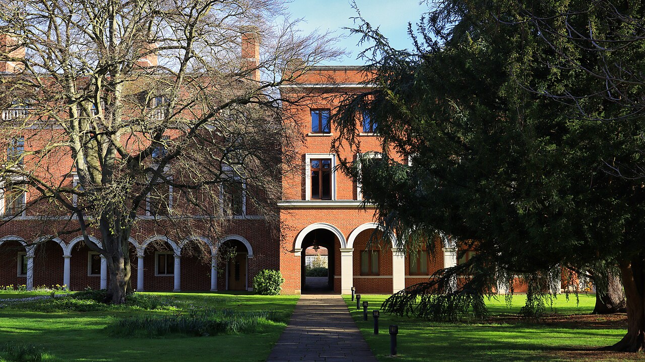 Selwyn College college