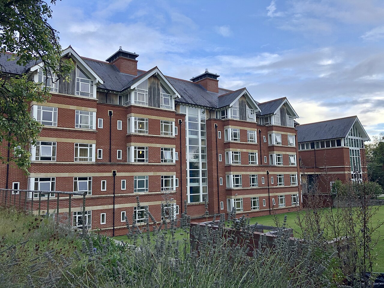 St Edmund's College college